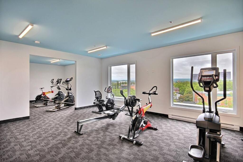 Good Vibes Only -Modern And Spacious 2 Bedroom Condo 4 Beds Free Parking, Gym Quebec Exteriér fotografie